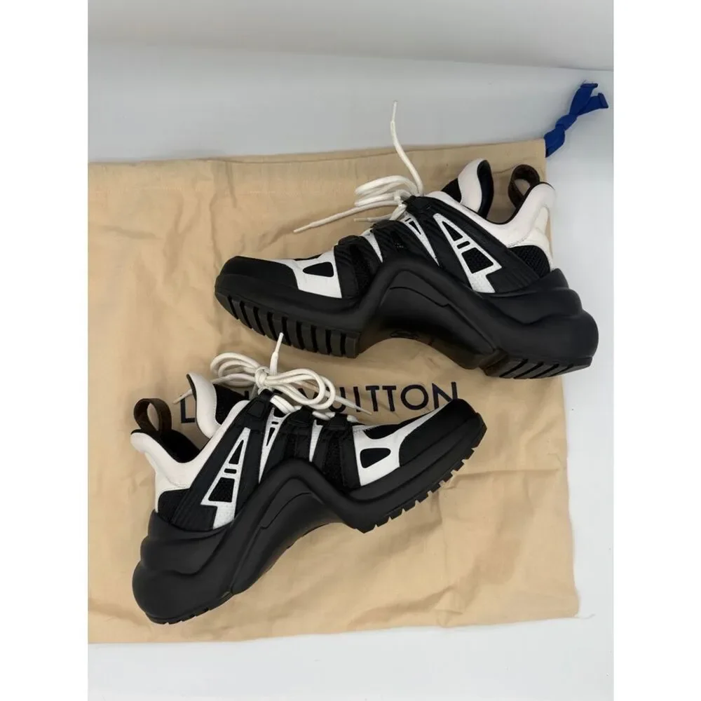 Louis Vuitton excellent without